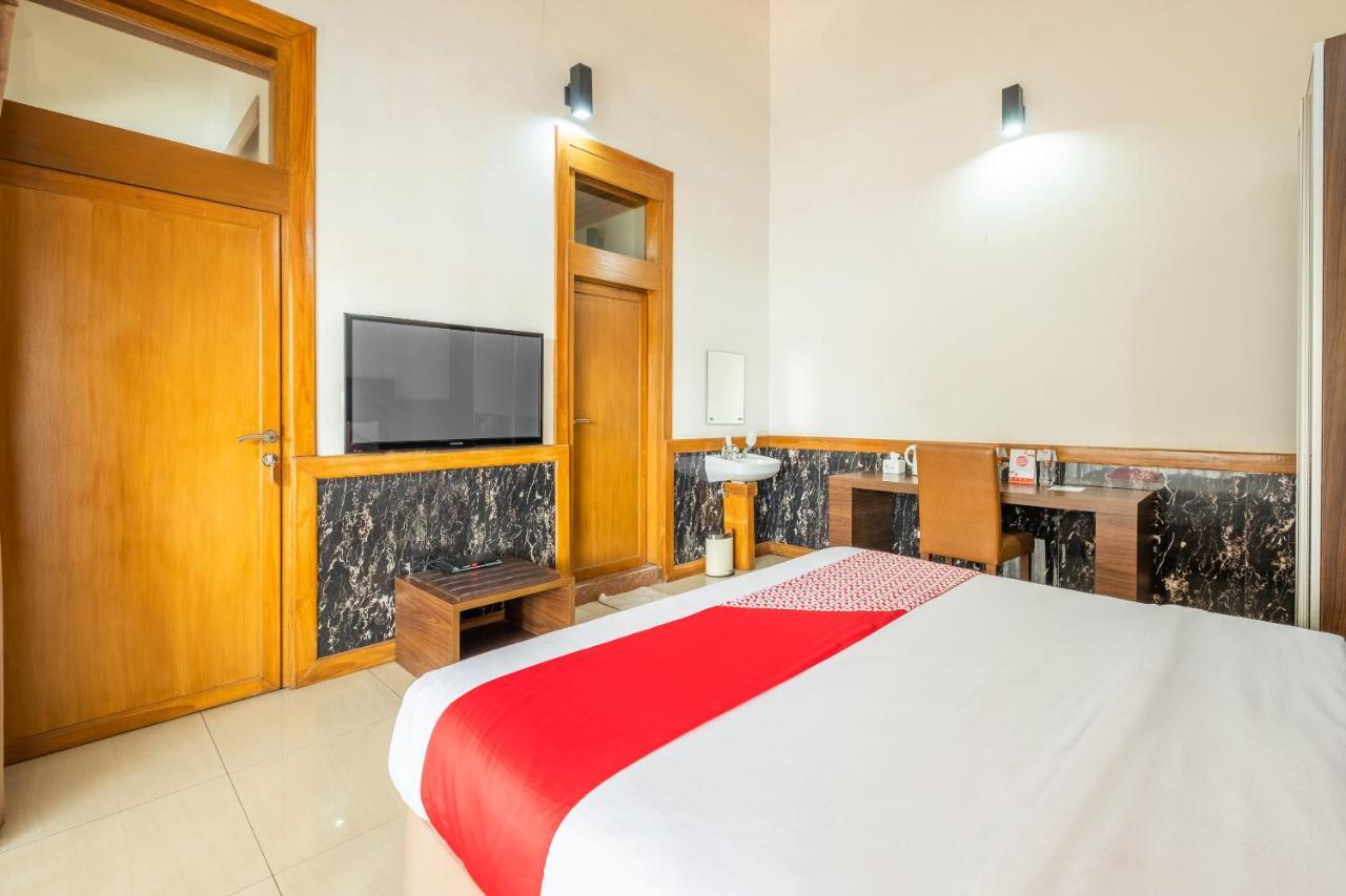 Oyo 1210 Nice Guesthouse Bandung Esterno foto